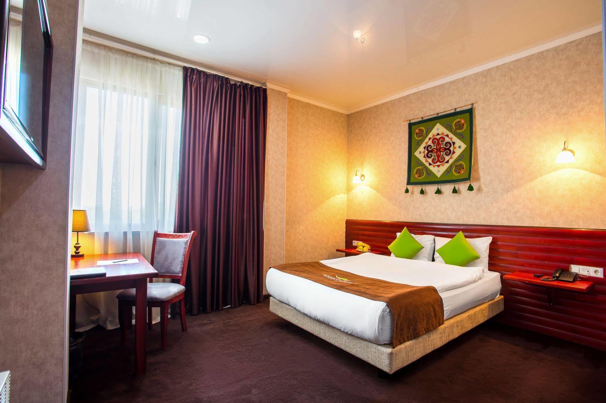 Green City Hotel Biszkek Zewnętrze zdjęcie