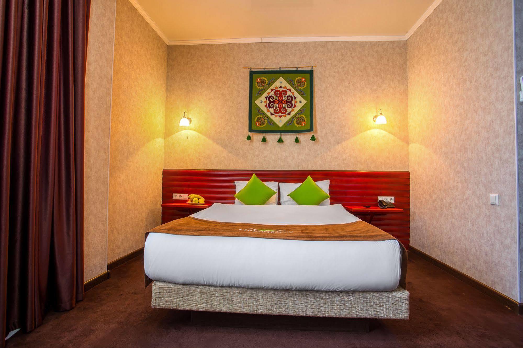 Green City Hotel Biszkek Zewnętrze zdjęcie